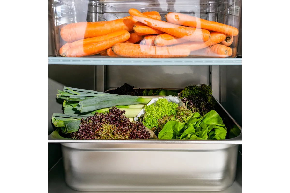 Szafa chłodnicza ze stali nierdzewnej na kółkach, GN 2/1, V 650 l Stalgast 830620