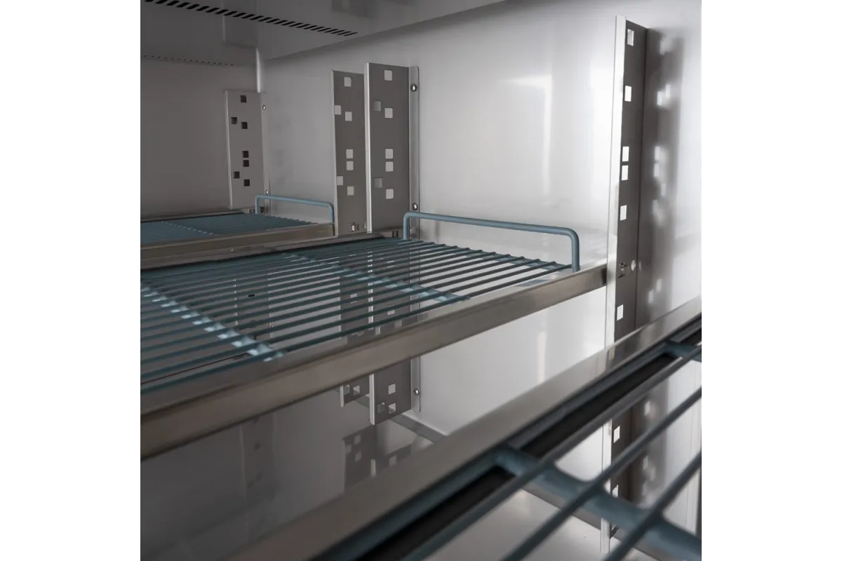 Stół chłodniczy 3 drzwiowy, agregat po prawej stronie, V 417 l Stalgast 831036