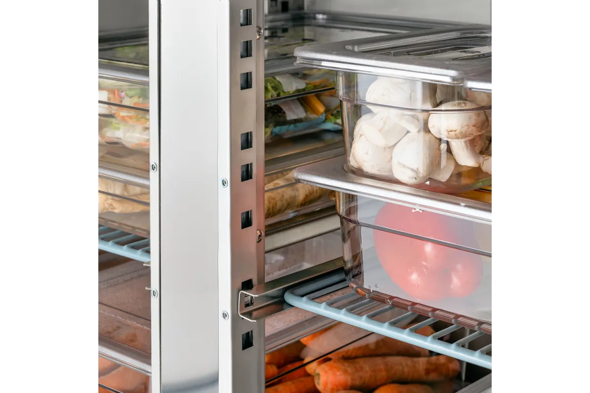 Stół chłodniczy 3 drzwiowy, agregat po prawej stronie, V 417 l Stalgast 831036