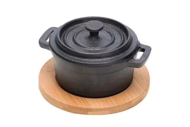 Żeliwne naczynie na zupę z podstawką 135x105 mm Fine Dine 2427747 Żeliwne naczynie na zupę z podstawką 135x105 mm Fine Dine 2427747