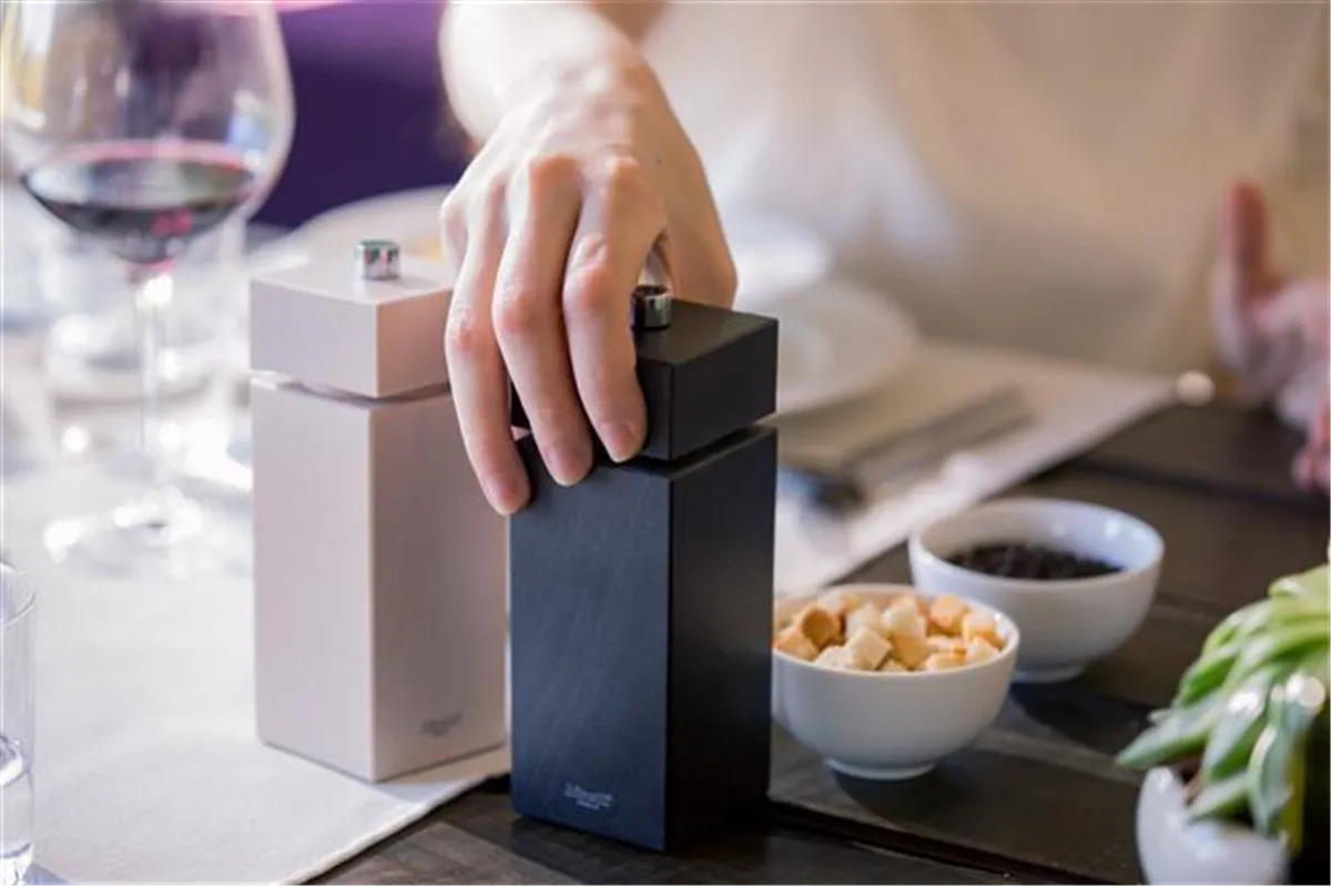 Młynek do pieprzu Trento biały, 165mm Bisetti 4150B