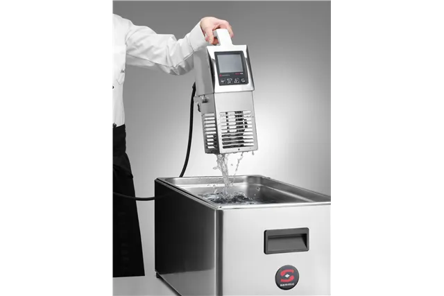 Cyrkulator zanurzeniowy do gotowania sous vide SmartVide 9 , srebrny, 230V/2000W, 124x140x360mm Sammic 1180140