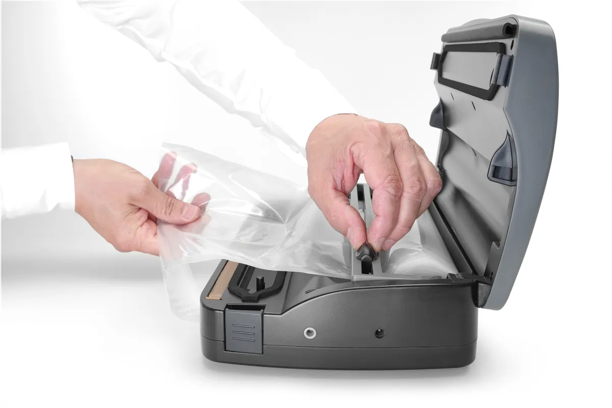 Pakowarka próżniowa z podajnikiem na rolkę , Budget Line, 220-240V/100W, 385x205x95mm Hendi 201626