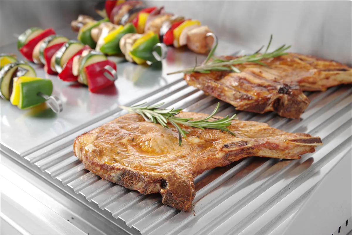 Płyta grillowa w połowie żebrowana, Profi Line, 1/2 gładka, 1/2 ryflowana, 230V/2400W, 527x404x233mm Hendi 203156