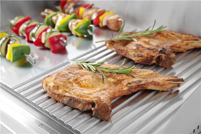 Płyta grillowa w połowie żebrowana, Profi Line, 1/2 gładka, 1/2 ryflowana, 230V/2400W, 527x404x233mm Hendi 203156