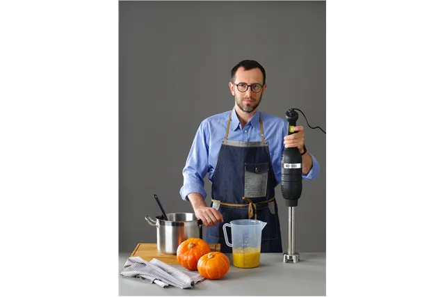 Mikser ręczny 500 ze zmienną prędkością i ramieniem miksującym 500mm, Kitchen Line, czarny, 230V/500W, ⌀100x916mm Hendi 221341