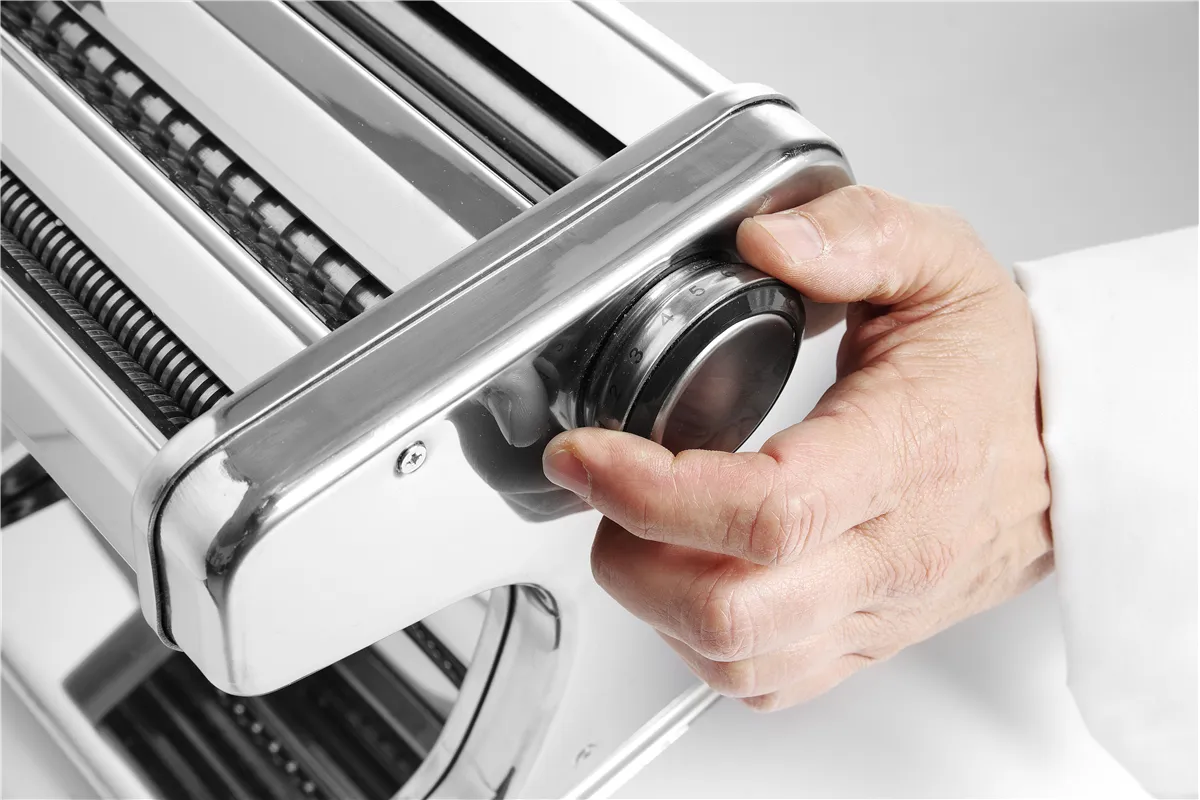 Maszynka do makaronu elektryczna, Profi Line, 230V/70W, 256x213x232mm Hendi 224847