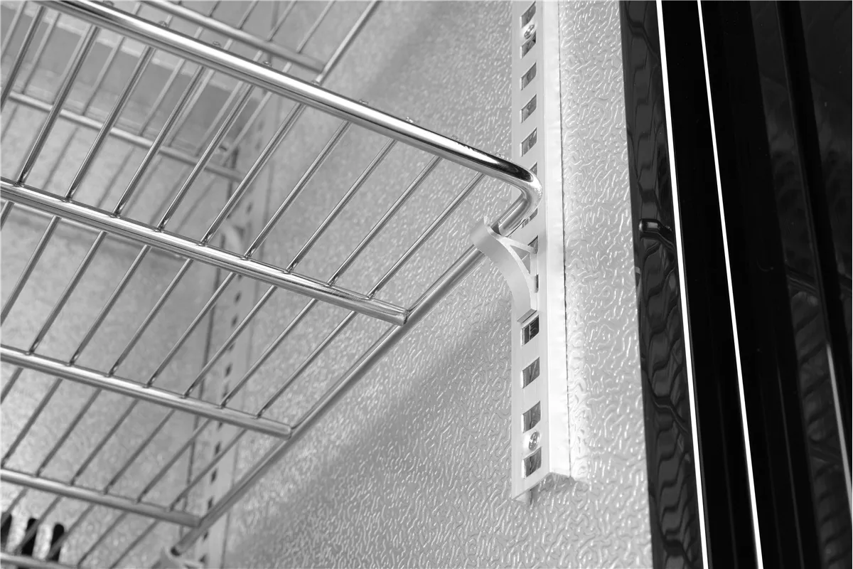 Lodówka barowa z potrójnymi drzwiami suwanymi, 254L, czarny, 220-240V/160W, 1350x520x865mm Arktic 235836