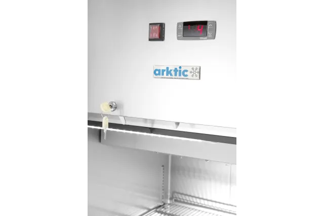 Szafa chłodnicza, 1-drzwiowa, GN 2/1, 465L, 230V/250W, 700x880x2043mm Arktic 236673