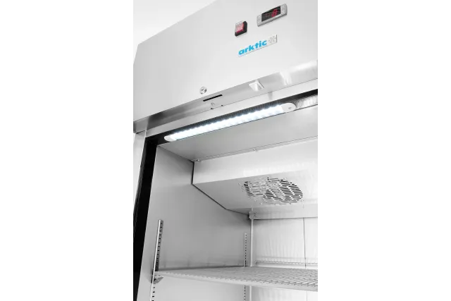 Szafa chłodnicza, 1-drzwiowa, GN 2/1, 465L, 230V/250W, 700x880x2043mm Arktic 236673