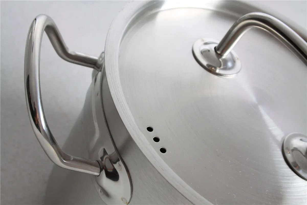 Garnek wysoki z pokrywką, Kitchen Line, 2,8L, ⌀160x140mm Hendi 837108