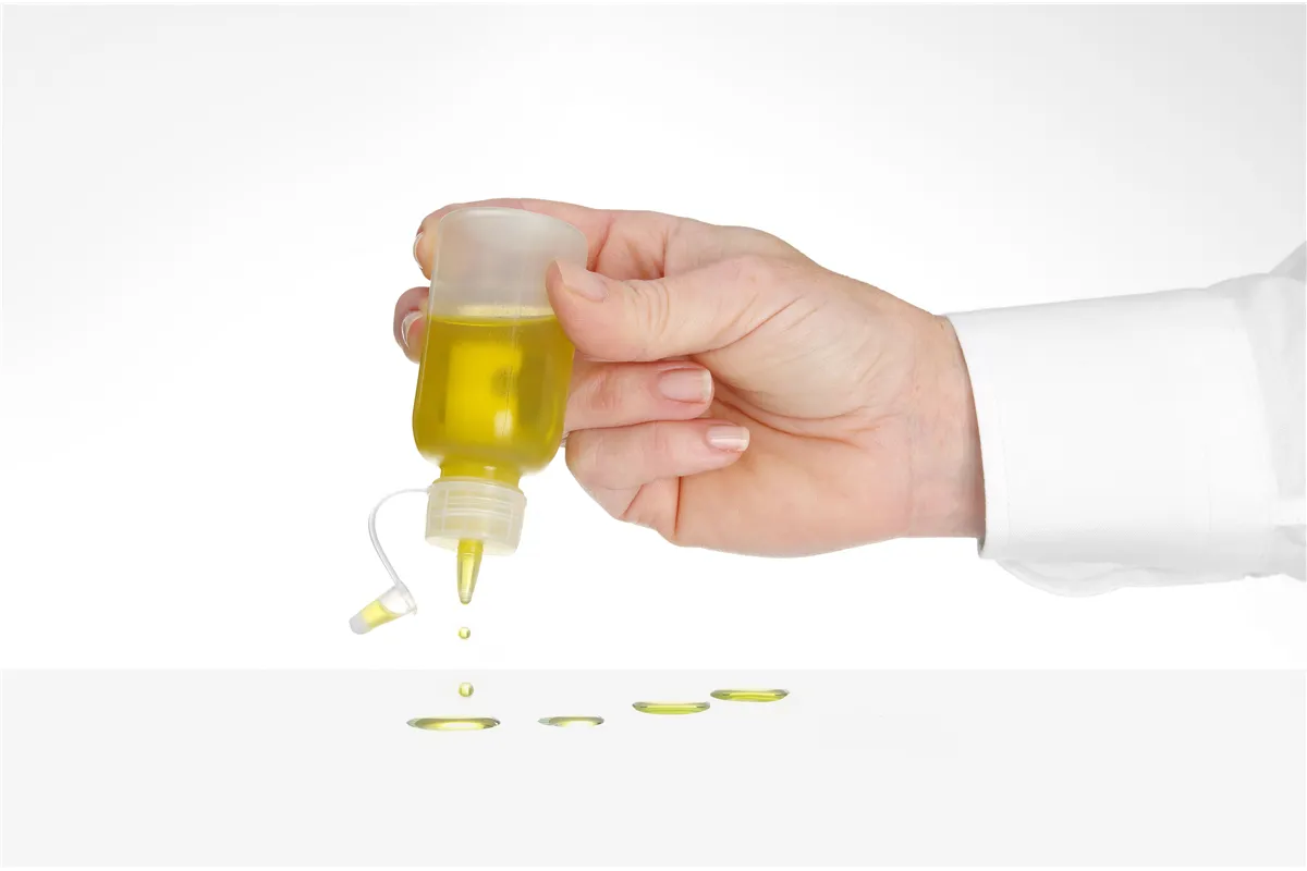 Mini dyspenser do sosów - zestaw 4 szt., 0,05L, transparentny, ⌀35x100mm Hendi 557990