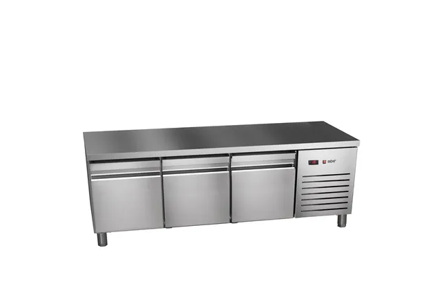Stół chłodniczy 700mm GN 1/1, 3x2/3 drzwi pełne 1792x700x584mm, 253W 230V Asber ETPB-180 HC 90NS