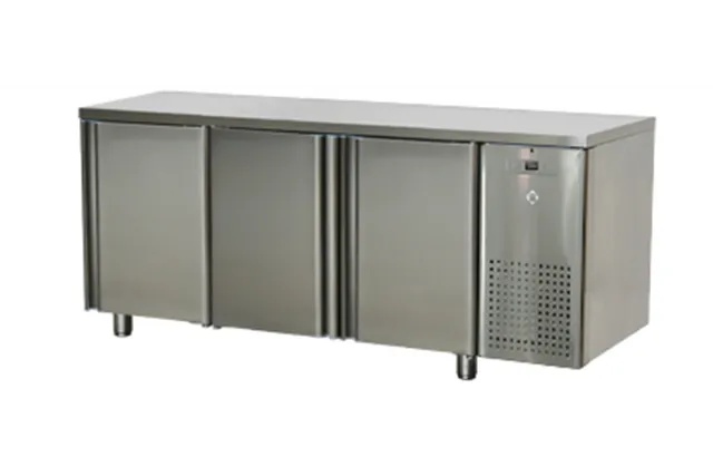 SCH - 3D/N ﻿﻿Stół chłodniczy trzydrzwiowy RM Gastro