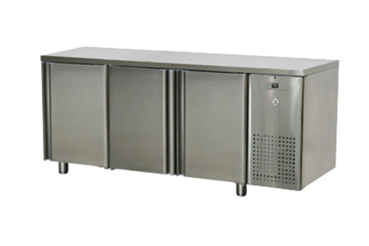 SCH - 3D/Z ﻿﻿Stół chłodniczy trzydrzwiowy RM Gastro