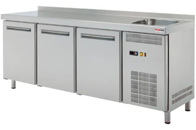 RT 3DS ﻿Stół chłodniczy trzydrzwiowy ze zlewem Red Fox