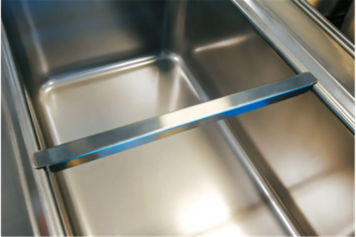 SP - 325 ﻿Listwa dzieląca / podtrzymująca do pojemników GN Red Fox