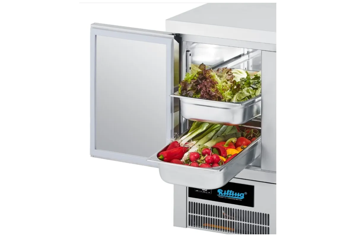 Stół chłodniczy GN 1/1  z własnym chłodzeniem z blatem z rantem tylnym AKT T0795 2CEV