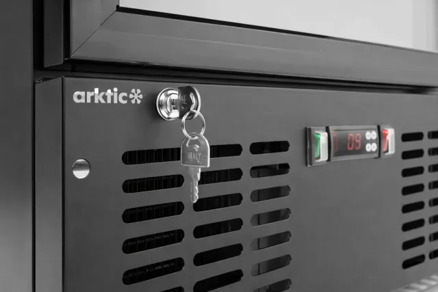 Lodówka barowa 1-drzwiowa, 243L, 600x530x(H)1820mm, czarna Arktic 236956