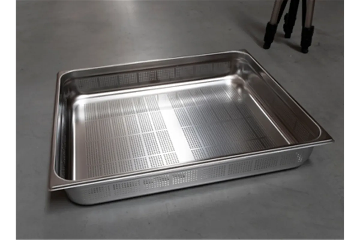 GND - 2/1-65 ﻿Pojemnik gastronomiczny GN 2/1 perforowany Red Fox 00001753