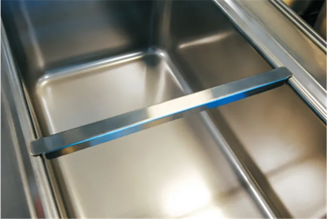 SP - 325 ﻿Listwa dzieląca / podtrzymująca do pojemników GN Red Fox 00001803