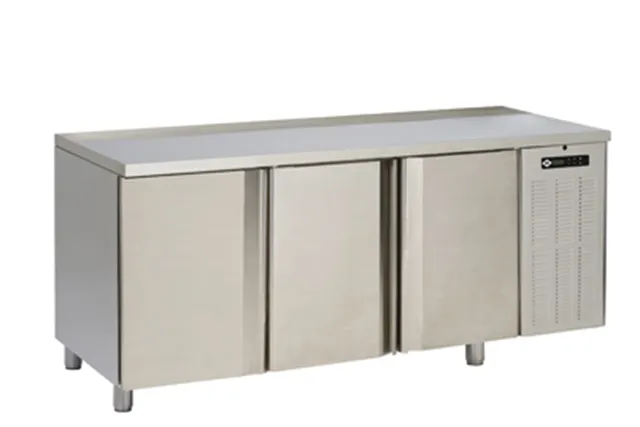 SCH 3D DH Stół chłodniczy trzydrzwiowy bez rantu RM Gastro 00029378