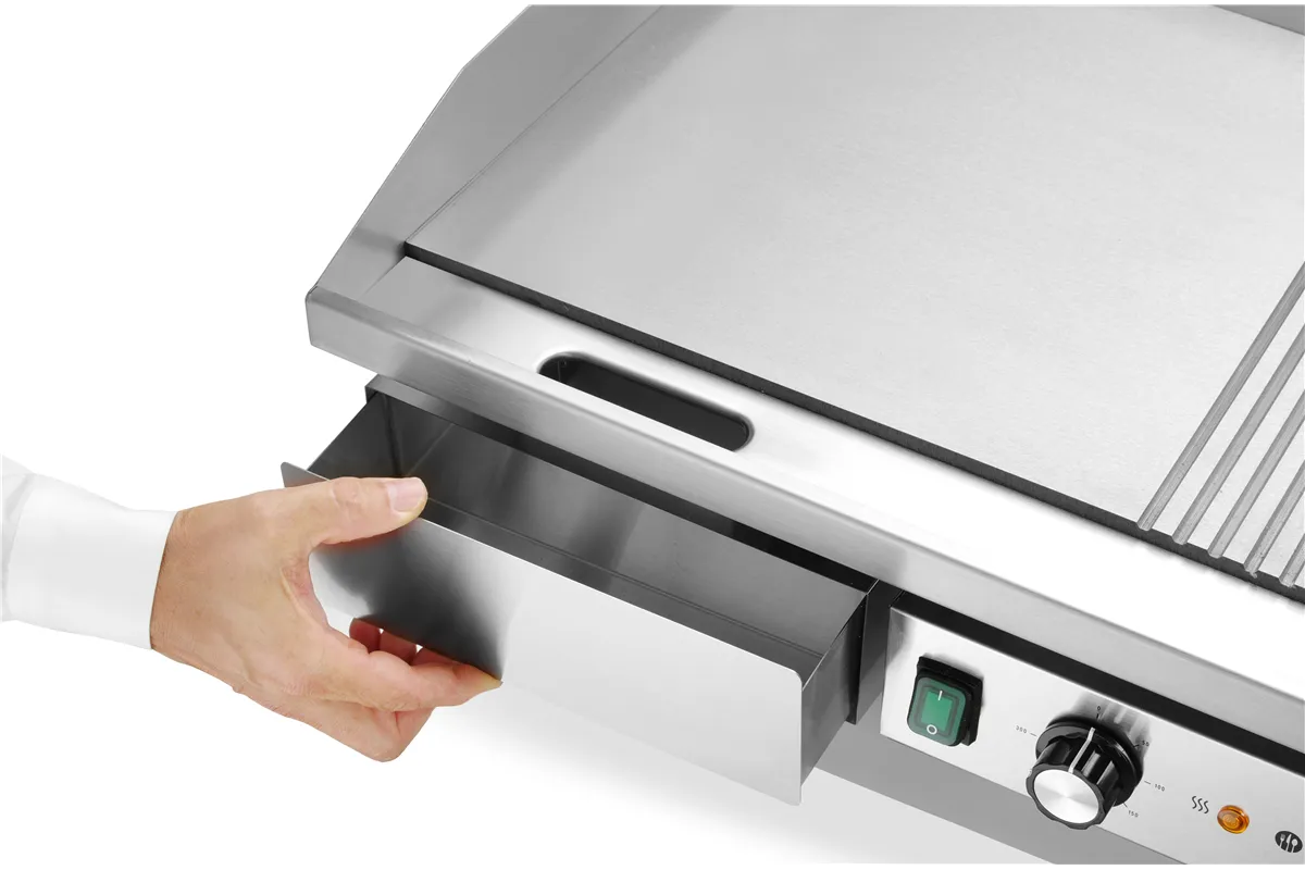 Płyta grillowa w połowie żebrowana, Budget Line, 1/2 gładka, 1/2 ryflowana, 400V/4400W, 720x460x241mm HENDI 154991