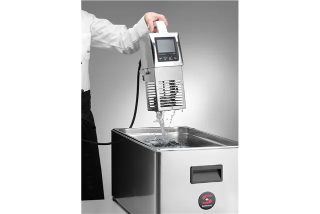 Cyrkulator zanurzeniowy do gotowania sous vide SmartVide 9 , srebrny, 230V/2000W, 124x140x360mm Sammic 1180140