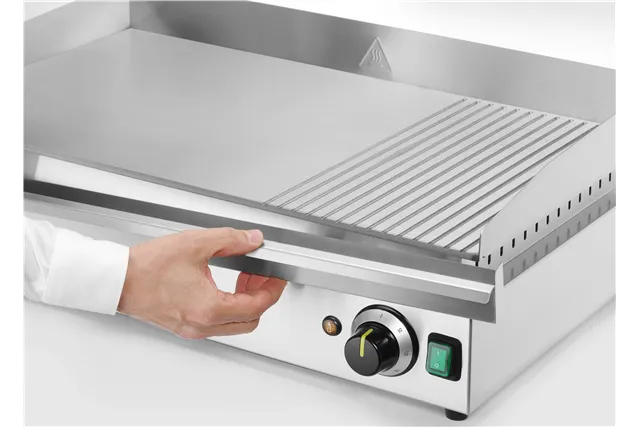 Płyta grillowa w ⅓ żebrowana, Kitchen Line, 2/3 gładka, 1/3 ryflowana, 220-240V/3500W, 697x474x241mm HENDI 154960