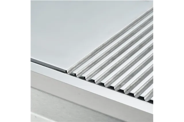 Płyta grillowa elektryczna, chromowana, gładko-ryflowana, P 8.1 kW, U 400 V Stalgast 9737300