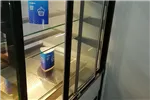 Witryna cukiernicza chłodnicza, szyba prosta uchylna, płyta meblowa, podświetlany spód, szerokość 1020 mm RAPA C-A/102/89